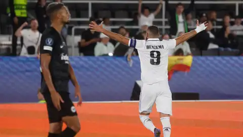 Karim Benzema celebra el 2-0 en la Supercopa de Europa ante el Eintracht Karim Benzema celebra el 2-0 en la Supercopa de Europa ante el Eintracht