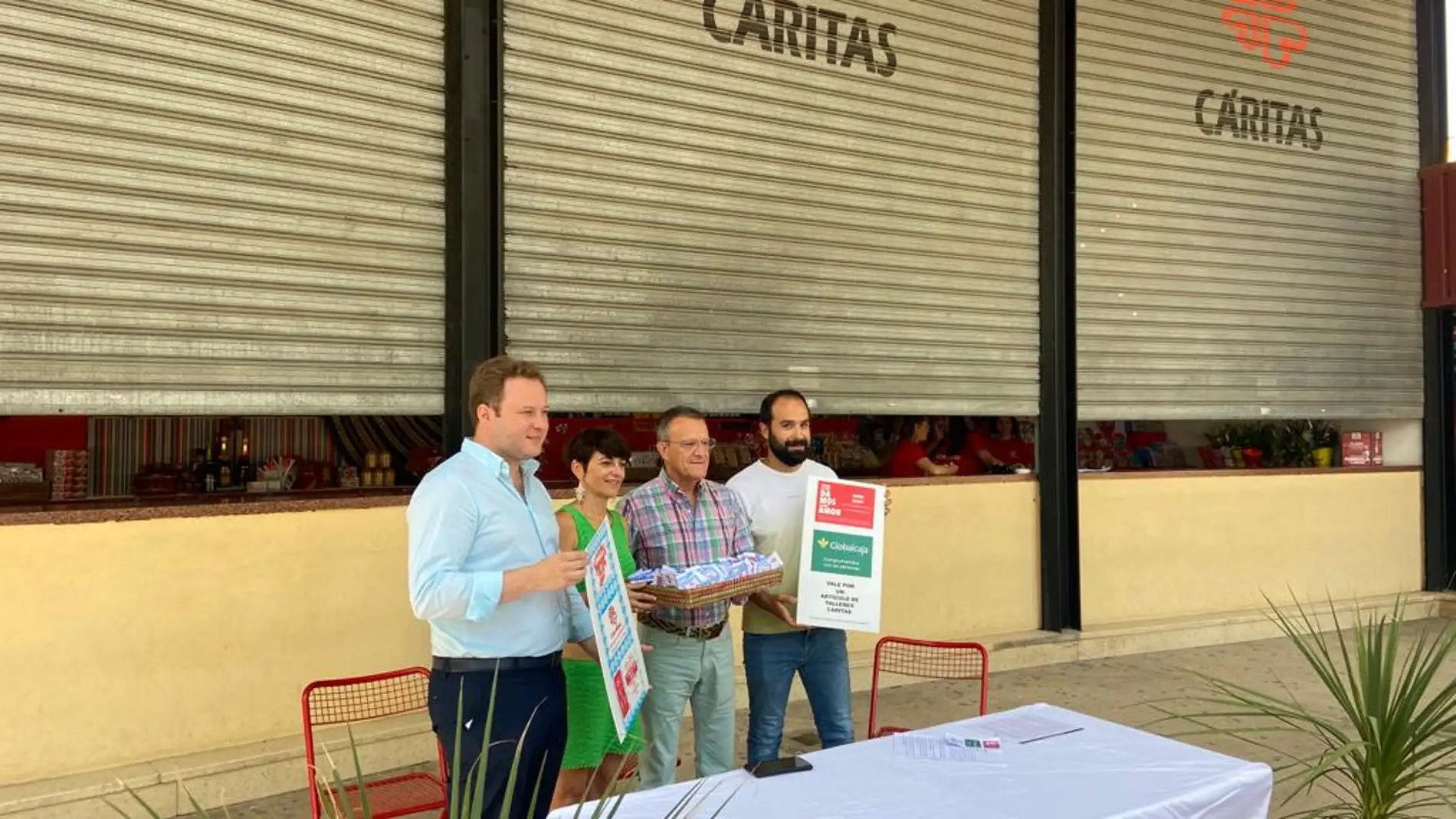 La Tómbola de Cáritas ya ha abierto sus puertas en el Paseo de La Feria 