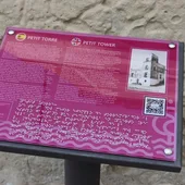 Uno de los postes puestos en Puerto Real Uno de los postes puestos en Puerto Real