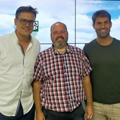 Joan Mena ha fet gala del seu sentit de l’humor durant l’entrevista i no ha abandonat el somriure per la fotografia de rigor Joan Mena ha fet gala del seu sentit de l’humor durant l’entrevista i no ha abandonat el somriure per la fotografia de rigor