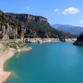 La sequía obliga a cerrar el negocio a empresas de ocio en pantanos de la Cataluña central