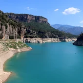 La sequía obliga a cerrar el negocio a empresas de ocio en pantanos de la Cataluña central La sequía obliga a cerrar el negocio a empresas de ocio en pantanos de la Cataluña central