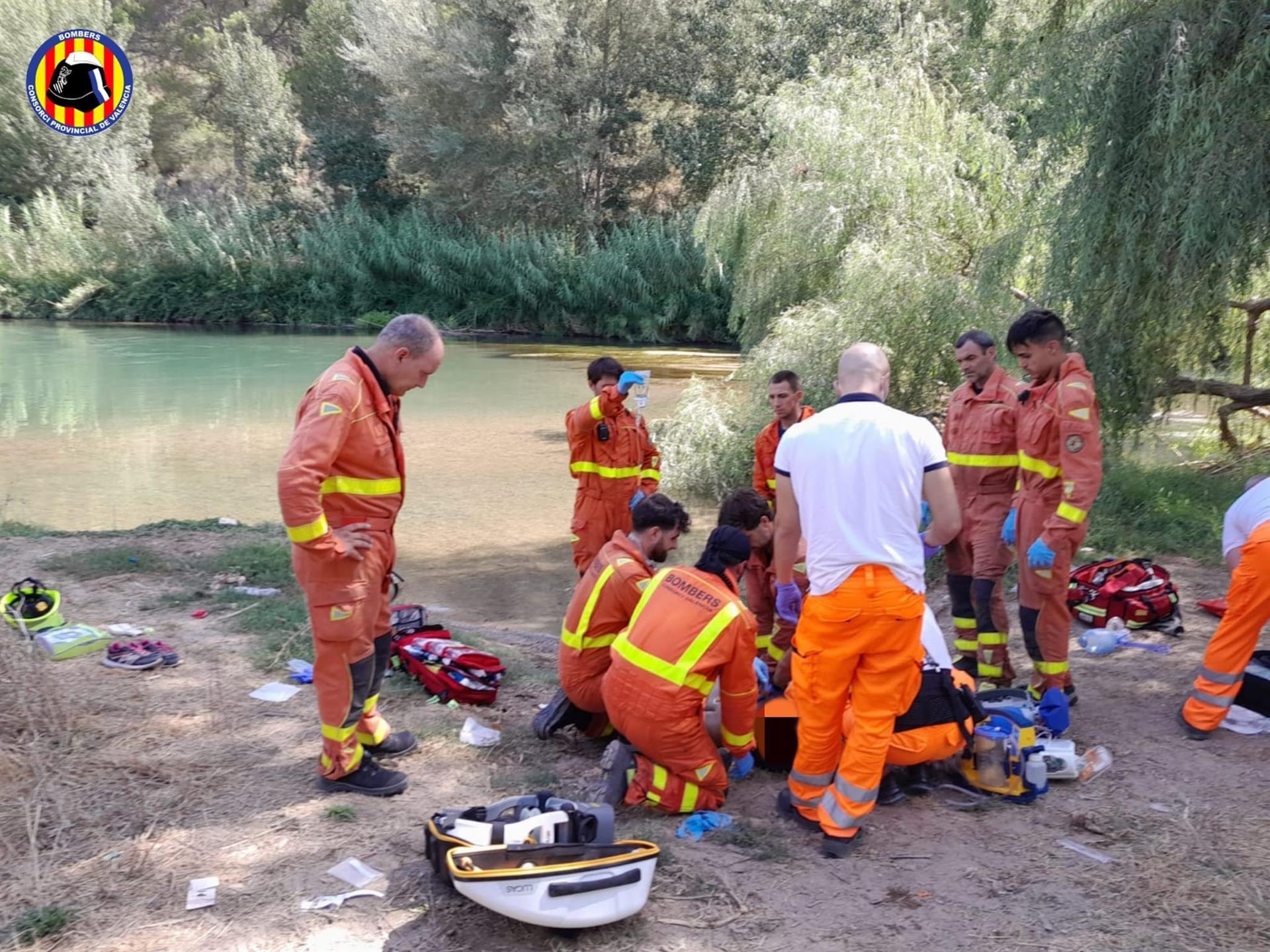 Muere ahogado un padre al intentar salvar a s su hija en el río en Manises Muere ahogado un padre al intentar salvar a s su hija en el río en Manises