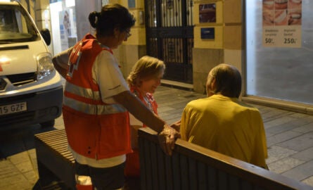 Voluntarios de la Unidad de Emergencia Social de Cruz Roja