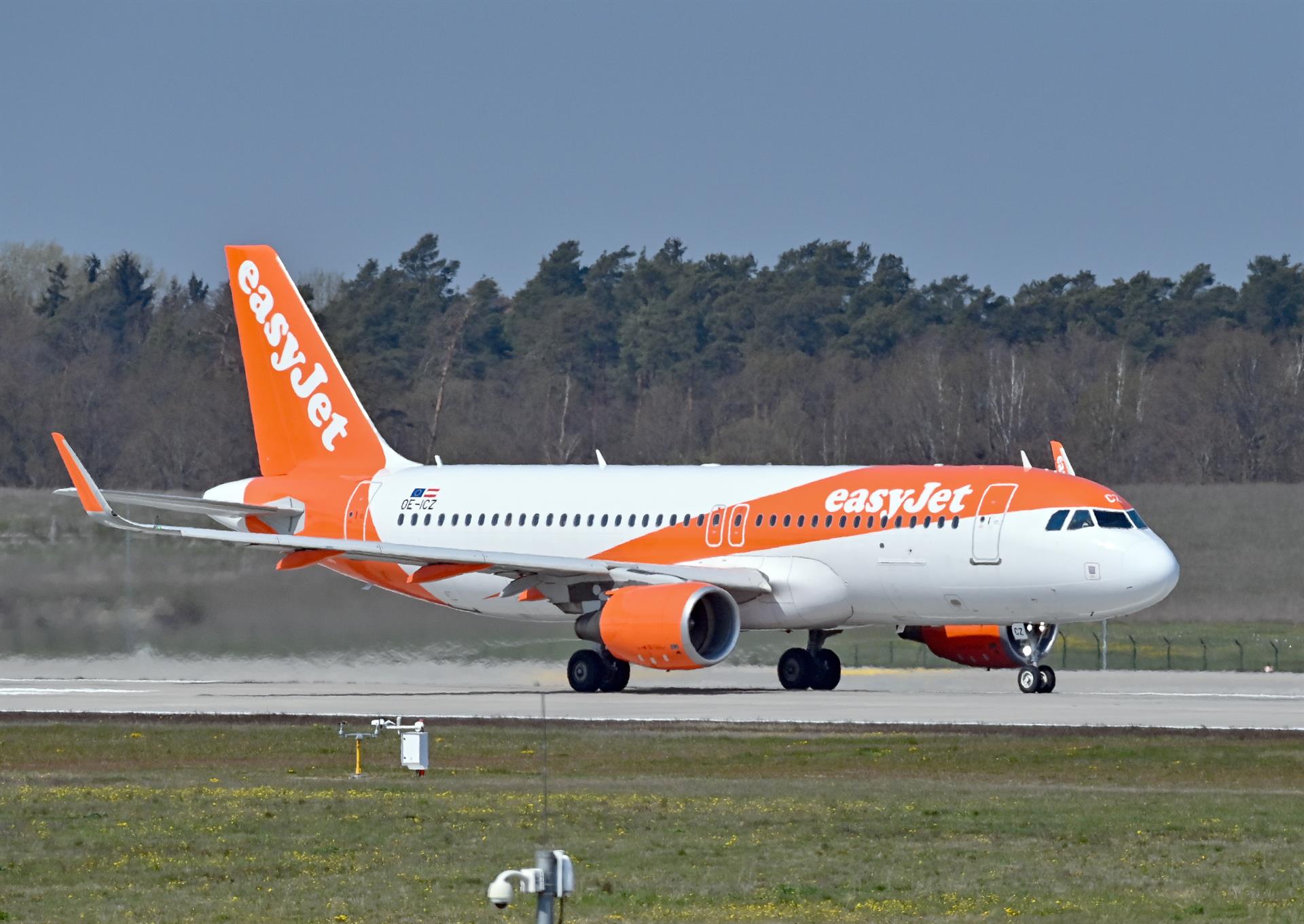 Los pilotos de easyJet inician este viernes una huelga de nueve días para desbloquear el convenio colectivo Los pilotos de easyJet inician este viernes una huelga de nueve días para desbloquear el convenio colectivo