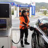 El precio de la gasolina y el gasóleo baja más de un 2% en la última semana 