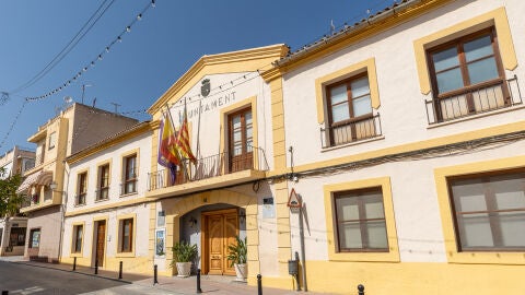 Fachada del Ayuntamiento de L'Alf&agrave;s del Pi