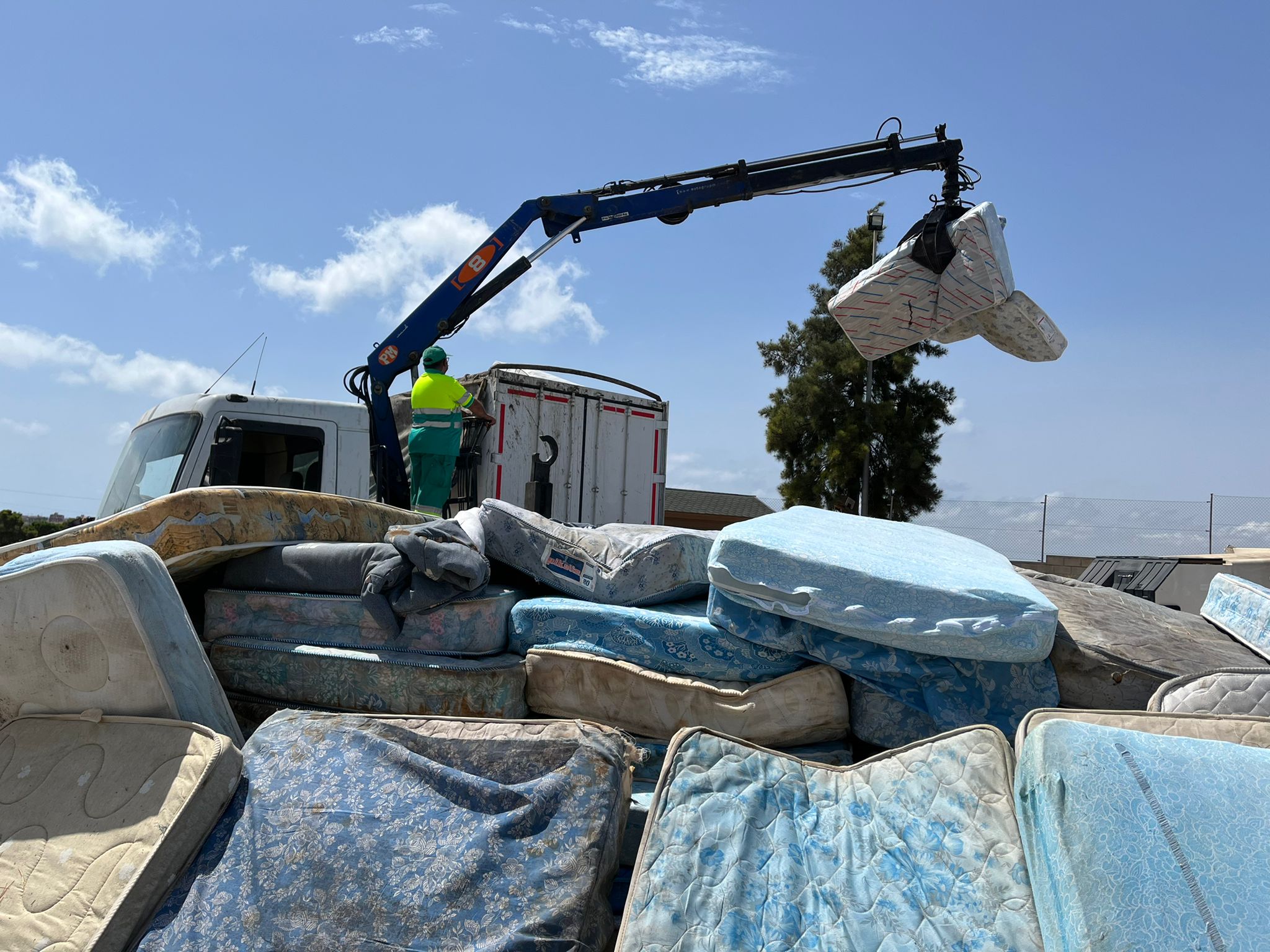 Santa Pola recicla 45 mil colchones para reutilizar sus piezas Santa Pola recicla 45 mil colchones para reutilizar sus piezas