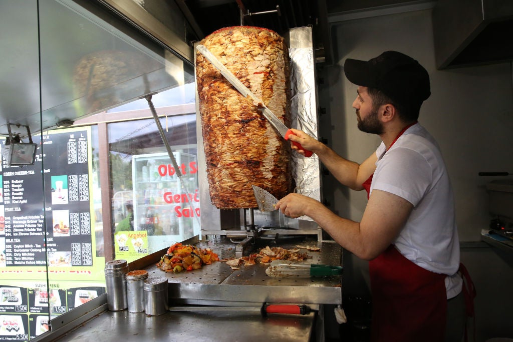 Incautan 90 kilos de carne kebab sobrantes del Arenal Sound en un maletero sin medidas higiénicas Incautan 90 kilos de carne kebab sobrantes del Arenal Sound en un maletero sin medidas higiénicas