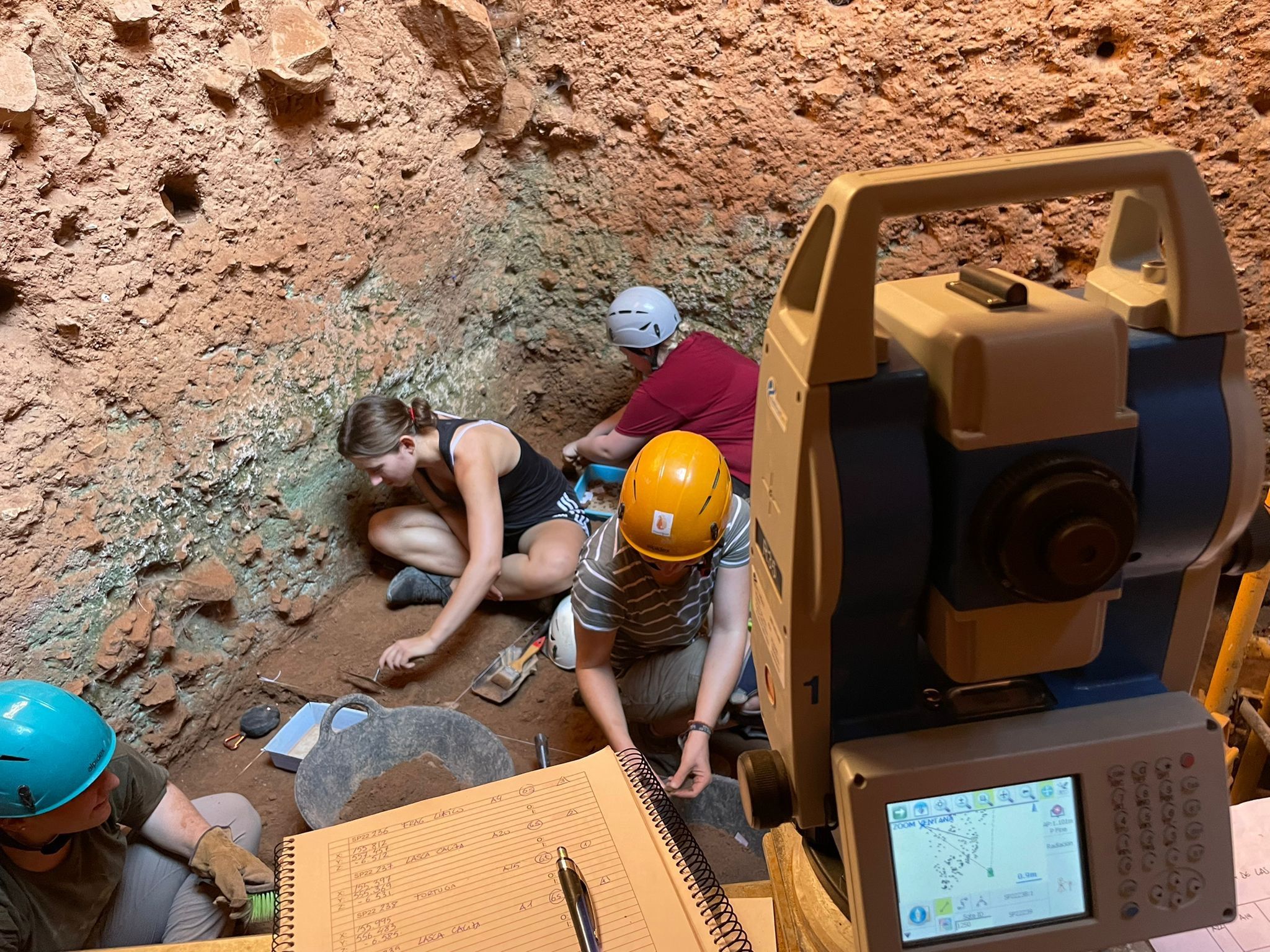 Hallan un hueso neandertal en la Sima de las Palomas Hallan un hueso neandertal en la Sima de las Palomas