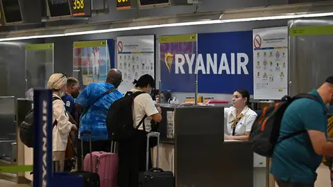 Pasajeros facturando con Ryanair