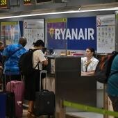 Pasajeros facturando con Ryanair