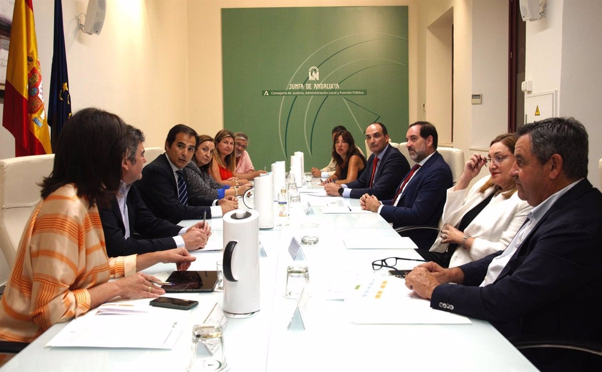 Nieto mantiene su primera reunión de trabajo con los nuevos secretarios y directores generales de Justicia Nieto mantiene su primera reunión de trabajo con los nuevos secretarios y directores generales de Justicia