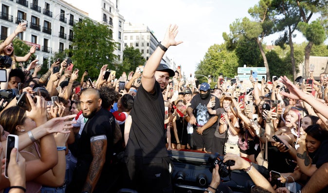 "Hasta por respirar nos han multado": La queja de Omar Montes a la Policía tras liarla en Colón "Hasta por respirar nos han multado": La queja de Omar Montes a la Policía tras liarla en Colón