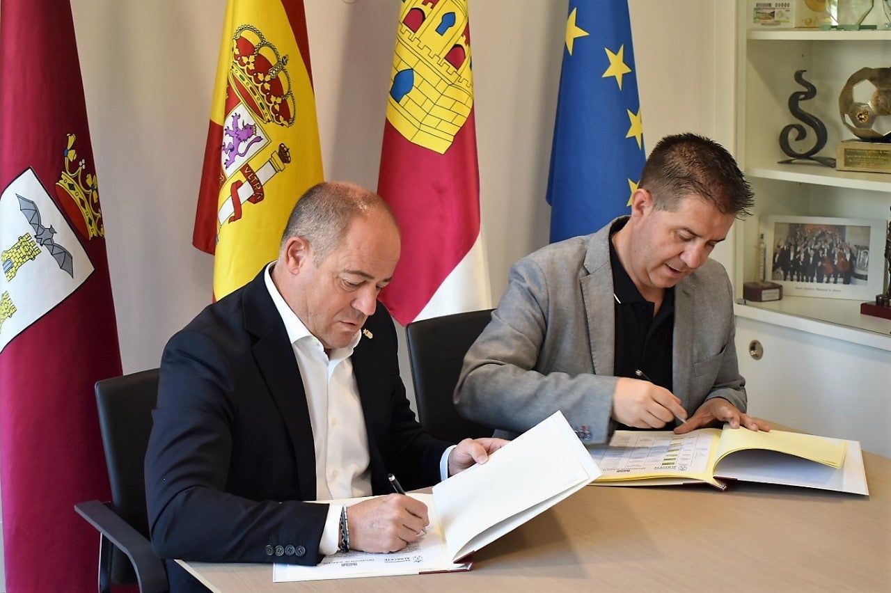 El Ayuntamiento de Albacete y la Diputación acuerdan crear el ‘Bono Bus Contigo Provincial’ El Ayuntamiento de Albacete y la Diputación acuerdan crear el ‘Bono Bus Contigo Provincial’