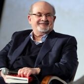 El escritor británico Salman Rushdie en una fotografía de archivo