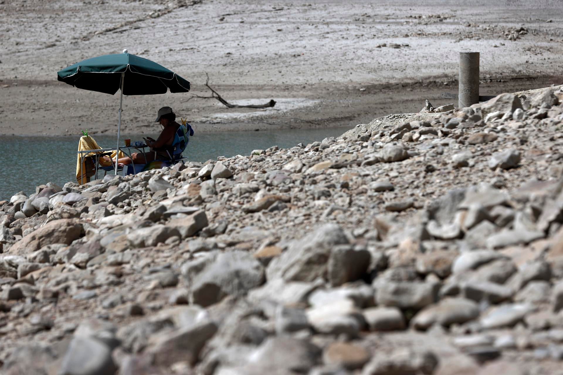 Muere una mujer de 63 años tras ser atravesada en el pecho por una sombrilla Muere una mujer de 63 años tras ser atravesada en el pecho por una sombrilla