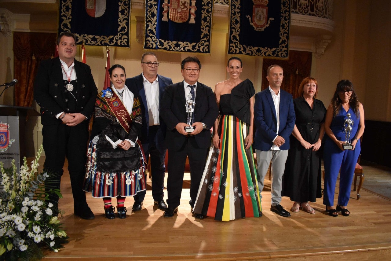 Comienza la Feria de Ciudad Real con el pregón de Yolanda Gómez, el nombramiento de los ciudadanos ejemplares 2022 y el encendido de luces Comienza la Feria de Ciudad Real con el pregón de Yolanda Gómez, el nombramiento de los ciudadanos ejemplares 2022 y el encendido de luces