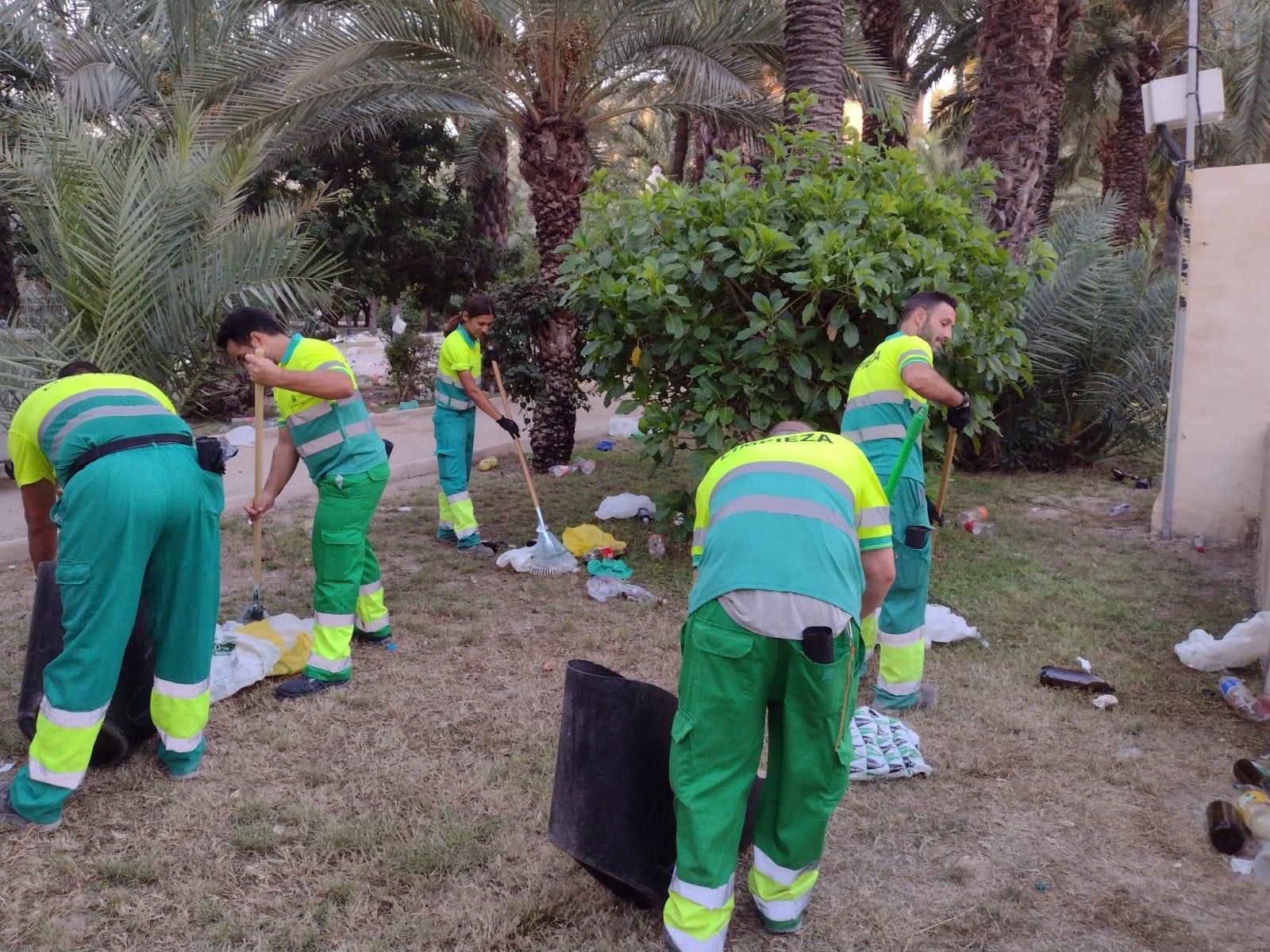 El servicio de limpieza de Elche recoge 230 toneladas de residuos durante las fiestas de agosto El servicio de limpieza de Elche recoge 230 toneladas de residuos durante las fiestas de agosto