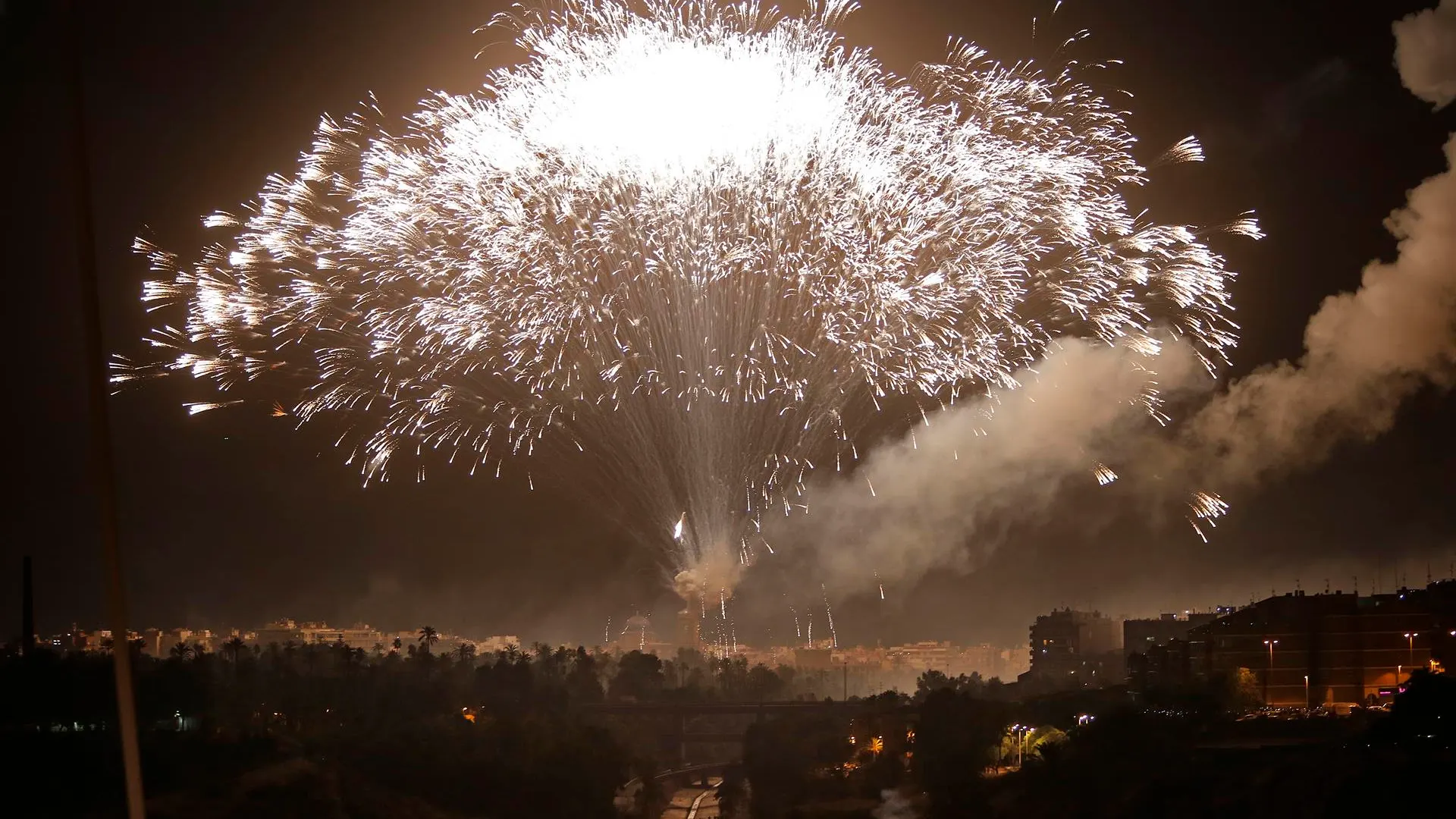 La Nit de l'Alb&agrave;: cuando la noche se hace de d&iacute;a en Elche