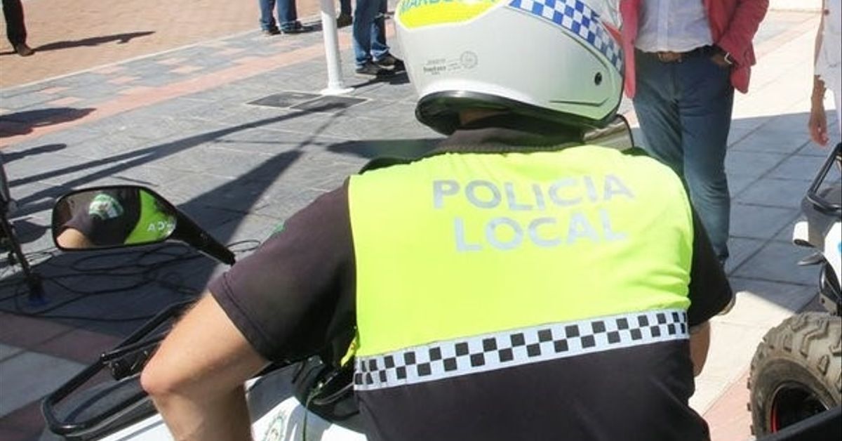 La Fiscalía denuncia a un Policía Local de Albacete y su hijo por la filtración del examen de las oposiciones La Fiscalía denuncia a un Policía Local de Albacete y su hijo por la filtración del examen de las oposiciones