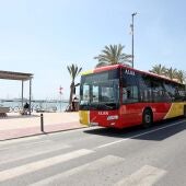 Autobús público de la isla de Ibiza que une Sant Antoni, Sant Josep y el aeropuerto