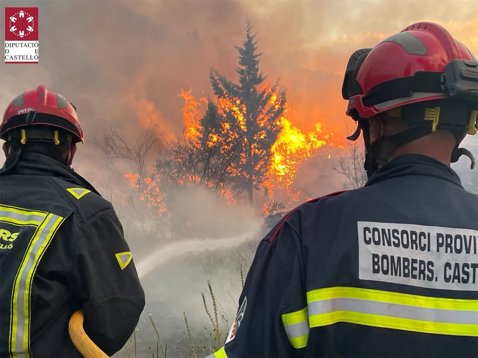 El incendio de Bejis arrasa con 19.000 hectáreas y se ensaña con el monasterio de la Cueva Santa El incendio de Bejis arrasa con 19.000 hectáreas y se ensaña con el monasterio de la Cueva Santa