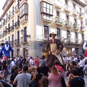 Gigantes y Cabezudos Gigantes y Cabezudos