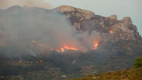 Vista del incendio forestal declarado en Vall d&#39;Ebo.