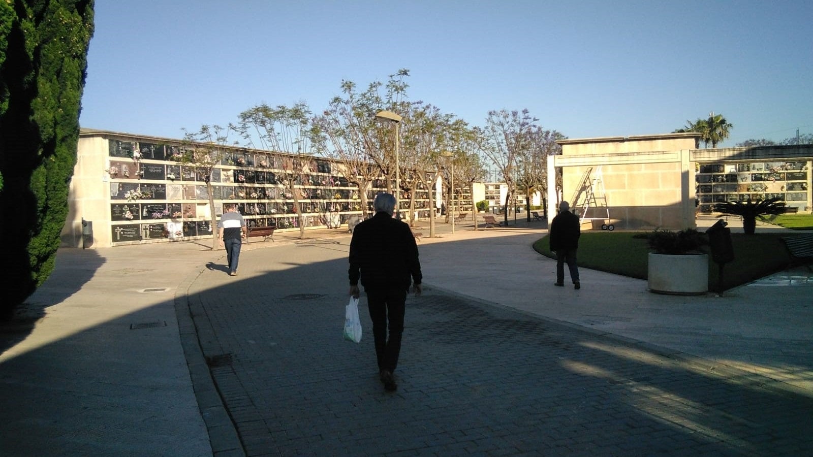 València instalará más de 6.500 placas solares sobre los nichos de sus cementerios València instalará más de 6.500 placas solares sobre los nichos de sus cementerios