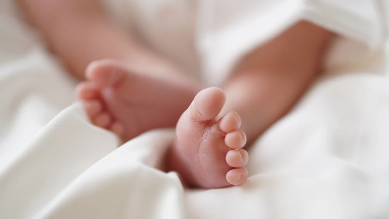Imagen de archivo que muestra los pies de un bebé recién nacido
