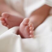 Imagen de archivo que muestra los pies de un bebé recién nacido