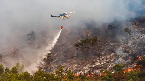 El incendio de Bejís ha calcina unas 4.000 hectáreas y afecta ya a la provincia de Valencia