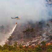 El incendio de Bejís ha calcina unas 4.000 hectáreas y afecta ya a la provincia de Valencia