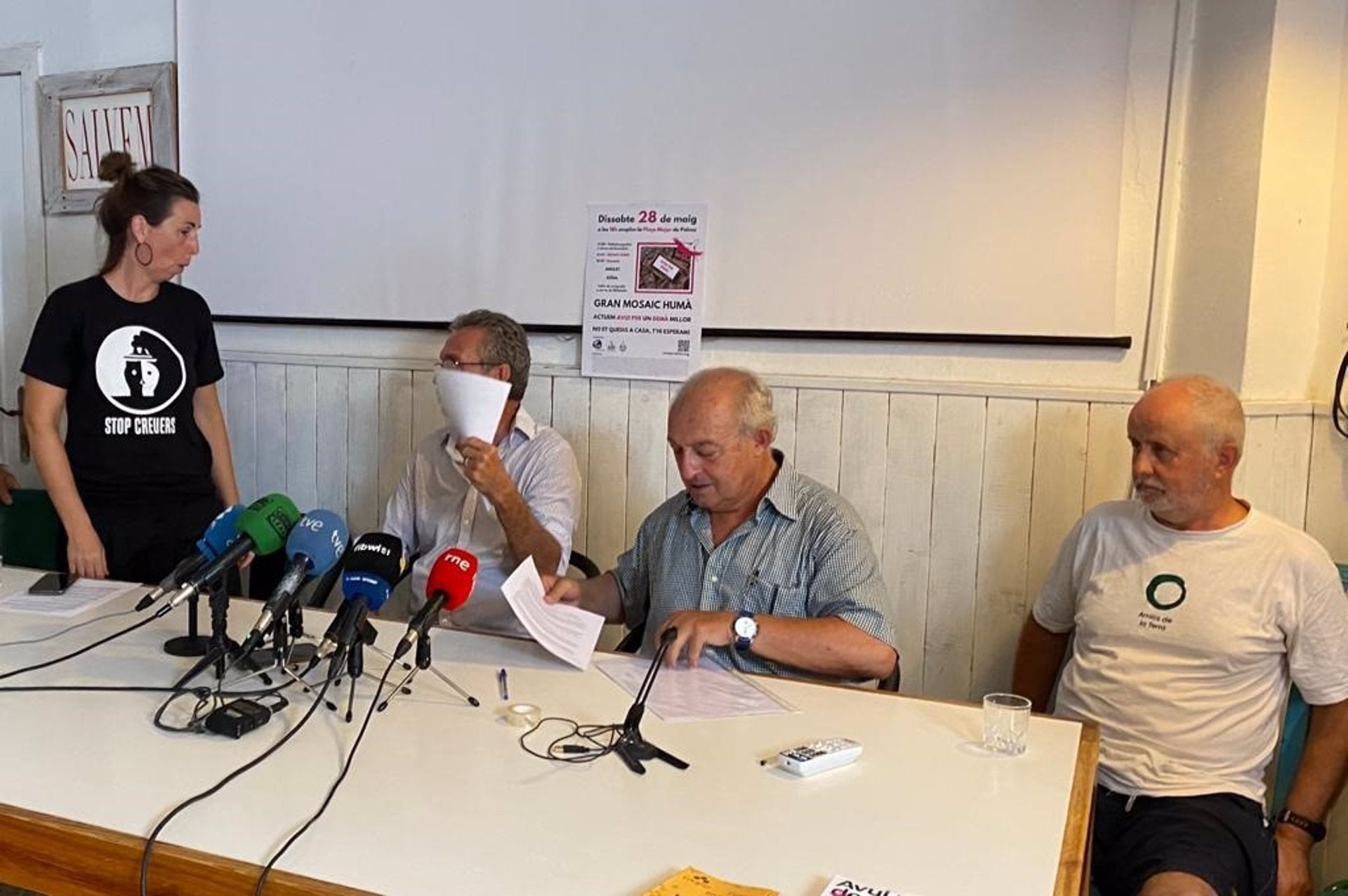 Plataforma contra Megacruceros pide al Govern que revise el acuerdo con la patronal tras la bajada de pasajeros Plataforma contra Megacruceros pide al Govern que revise el acuerdo con la patronal tras la bajada de pasajeros