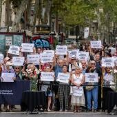  Un grupo de independentistas boicotea el homenaje a las víctimas del 17A en Barcelona