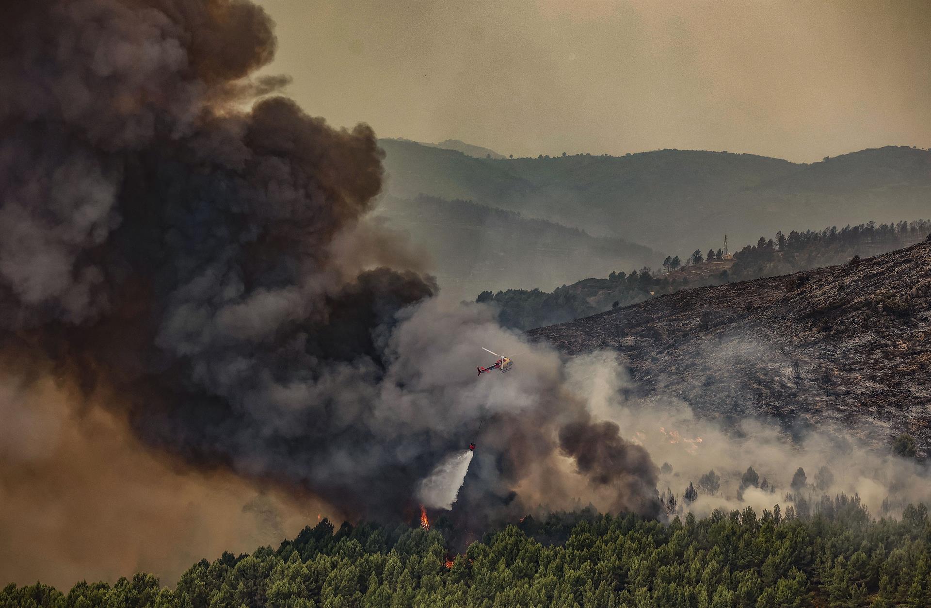 El fuego de Bejís llega a las puertas de los hogares El fuego de Bejís llega a las puertas de los hogares