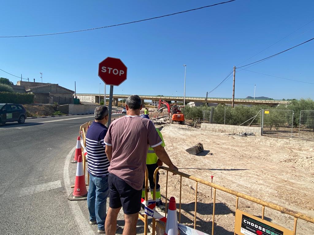 Aspe reforma la Avenida Orihuela con la instalación de una rotonda Aspe reforma la Avenida Orihuela con la instalación de una rotonda