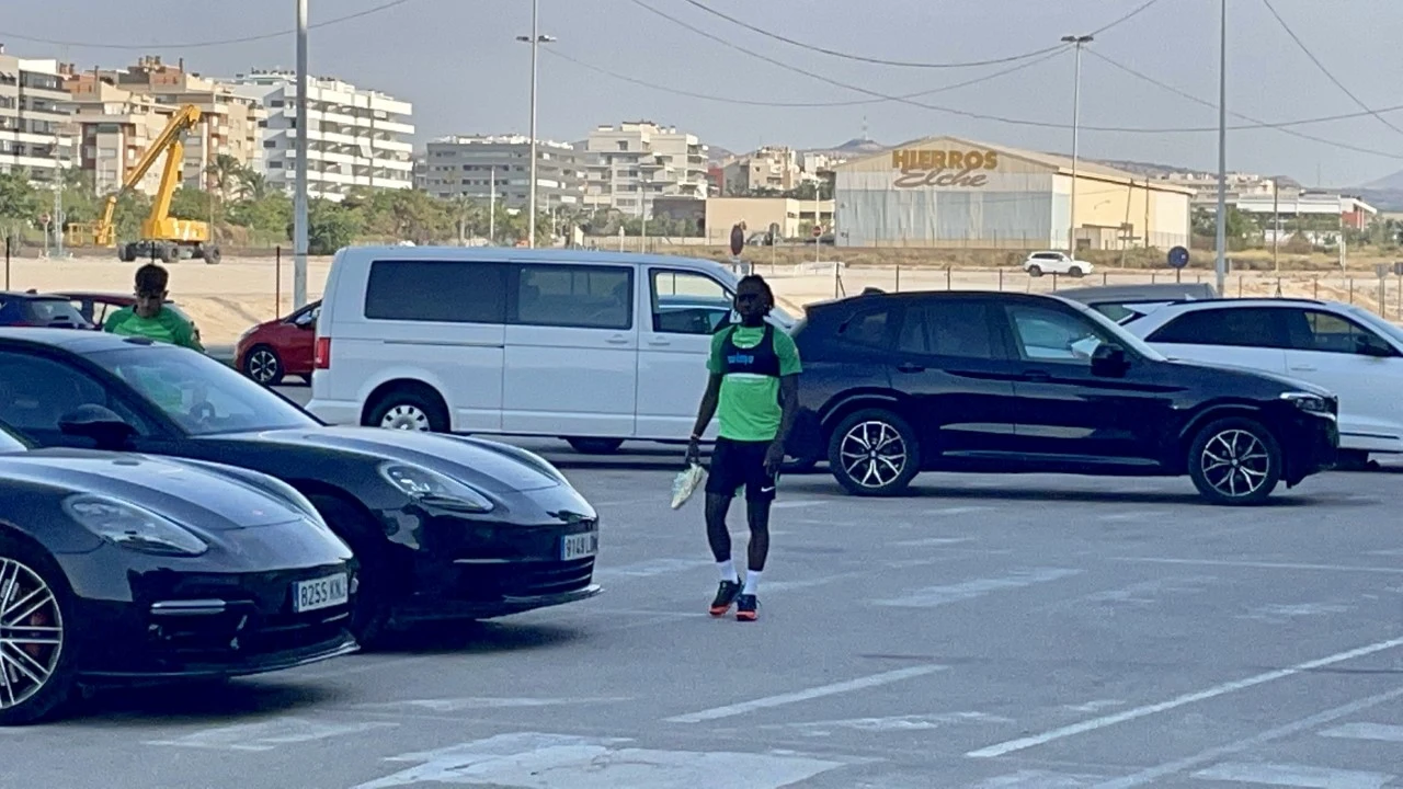 Domingos Quina realiza su primer entrenamiento con el Elche ELCHE CF