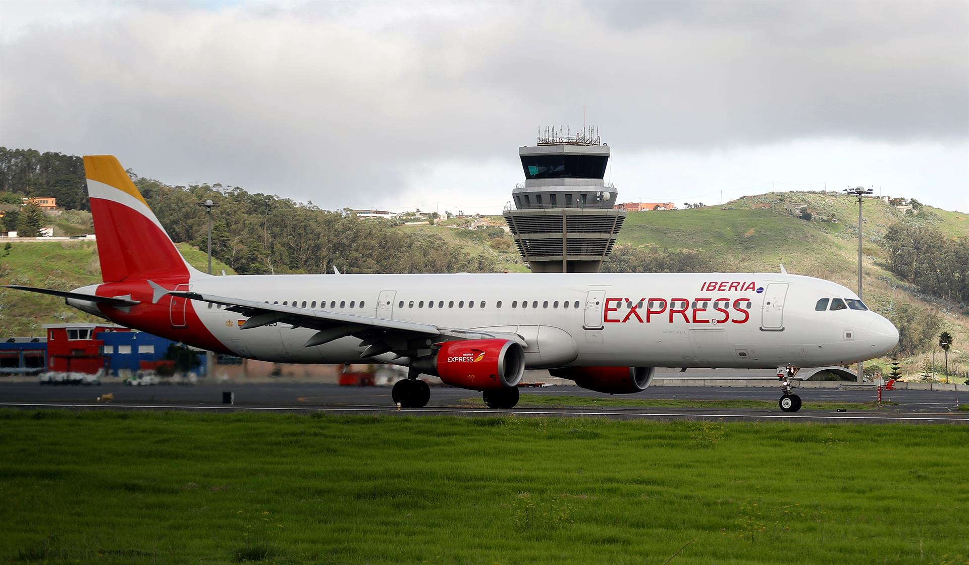 Iberia Express cancela tres vuelos en Baleares entre los días 28 y 30 de agosto Iberia Express cancela tres vuelos en Baleares entre los días 28 y 30 de agosto