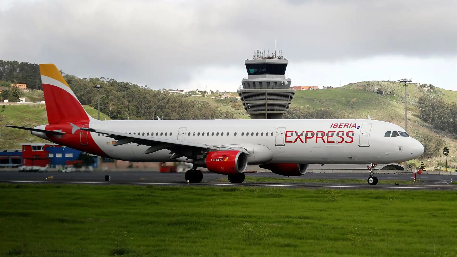 Iberia Express convoca diez días de huelga al final del verano