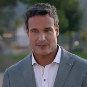 Per telèfon i amb la veu que molts reconeixeran dels telenotícies, Carles Costa ha compartit algunes claus sobre el periodisme i sobre el fet de treballar a l’estranger. Per telèfon i amb la veu que molts reconeixeran dels telenotícies, Carles Costa ha compartit algunes claus sobre el periodisme i sobre el fet de treballar a l’estranger.