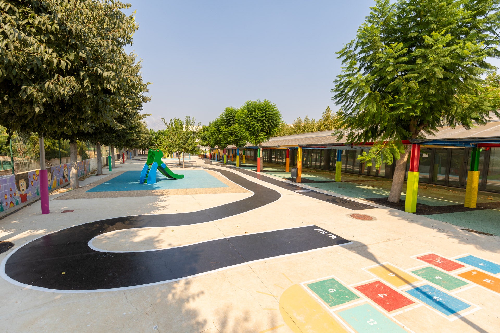 El Ayuntamiento de L'Alfàs del Pi invierte 20.000 euros en mejorar sus centros educativos para el inicio del curso académico El Ayuntamiento de L'Alfàs del Pi invierte 20.000 euros en mejorar sus centros educativos para el inicio del curso académico