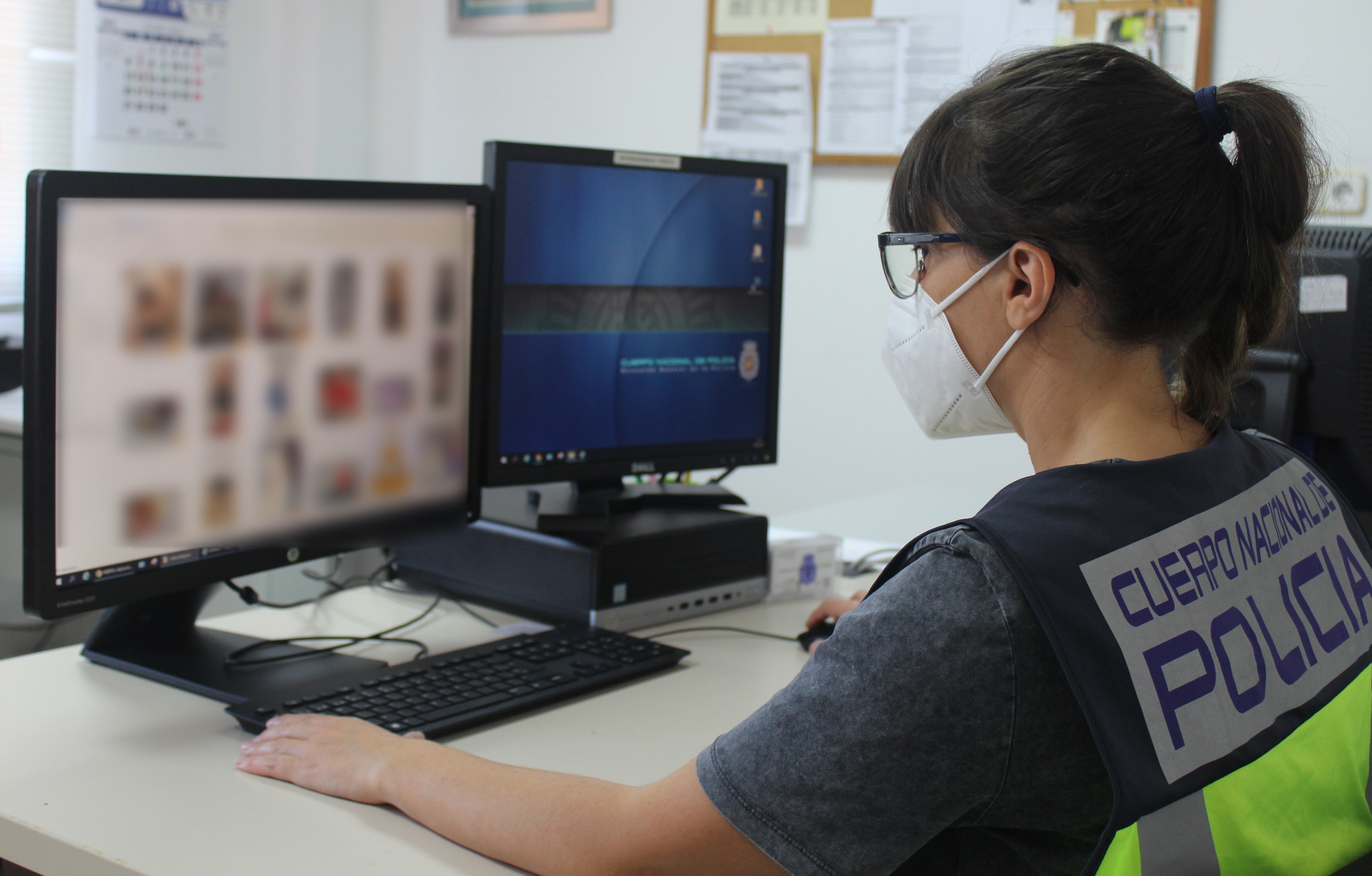 La Policía Nacional detiene en Elche a un hombre por corrupción de menores y pornografía infantil La Policía Nacional detiene en Elche a un hombre por corrupción de menores y pornografía infantil