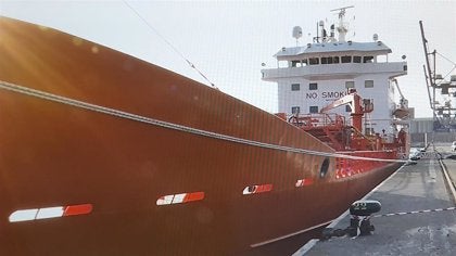 Comienza su travesía el barco cisterna para abastecer de agua a Busturialdea Comienza su travesía el barco cisterna para abastecer de agua a Busturialdea