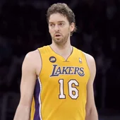 Los Lakers anuncian la retirada del 16 de Pau Gasol Los Lakers anuncian la retirada del 16 de Pau Gasol