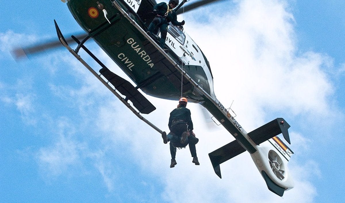 Un helicóptero de la Benemérita se suma a las labores de búsqueda del desaparecido de 77 años en Los Barrios Un helicóptero de la Benemérita se suma a las labores de búsqueda del desaparecido de 77 años en Los Barrios