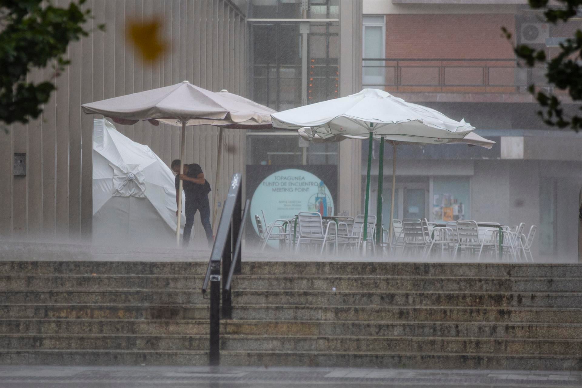 Lluvias y tormentas antes de la nueva subida de temperaturas: cuatro comunidades se mantienen en alerta Lluvias y tormentas antes de la nueva subida de temperaturas: cuatro comunidades se mantienen en alerta