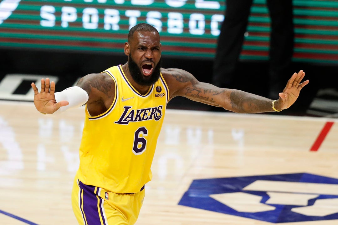LeBron James renueva dos temporadas con los Lakers LeBron James renueva dos temporadas con los Lakers