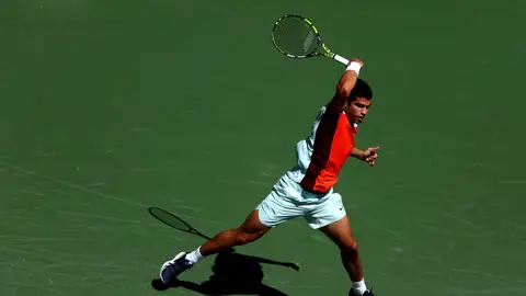 Carlos Alcaraz avanza con trabajo a la segunda ronda del US Open